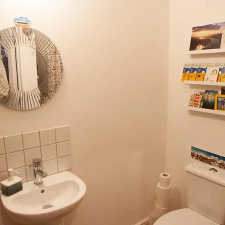 Spacious 3 Bedroom Georgian House In