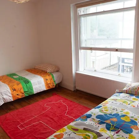 Spacious 3 Bedroom Georgian House In Apartment Bristol