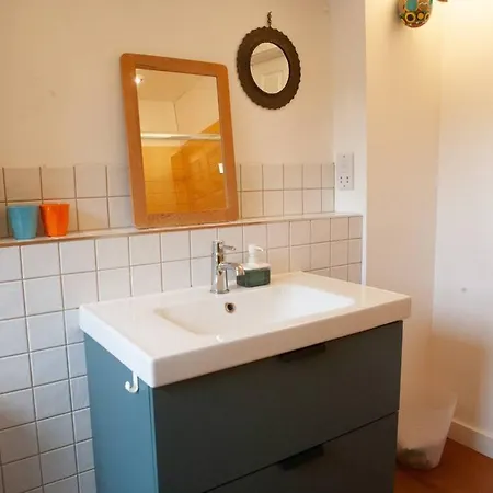 Spacious 3 Bedroom Georgian House In *