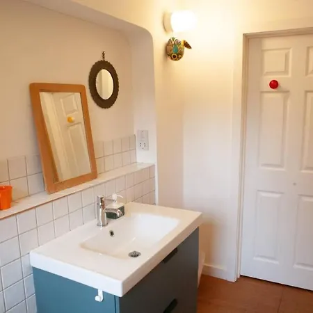 Spacious 3 Bedroom Georgian House In *