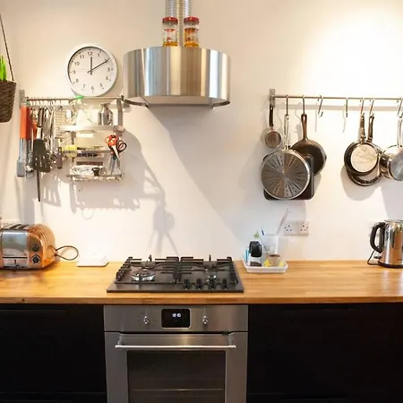 Spacious 3 Bedroom Georgian House In Bristol