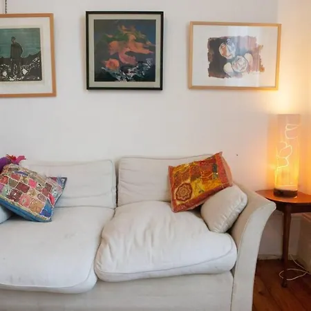 Spacious 3 Bedroom Georgian House In Apartment *