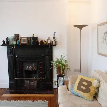 Spacious 3 Bedroom Georgian House In Bristol