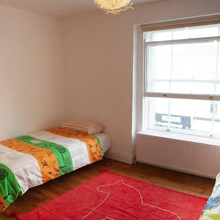 Spacious 3 Bedroom Georgian House In Apartment *