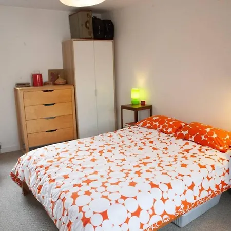 Spacious 3 Bedroom Georgian House In Bristol