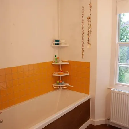 Spacious 3 Bedroom Georgian House In *