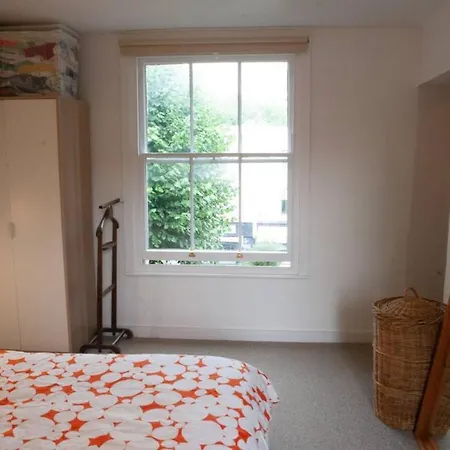 Spacious 3 Bedroom Georgian House In Apartment *